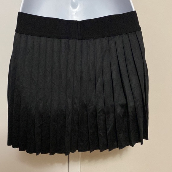 NWT pleated skort - Picture 5 of 8